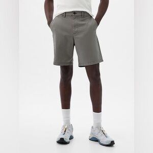 GAP MEN’S 10” TWILL SHORTS - GRAY SIZE 33 WAIST (PREOWNED)